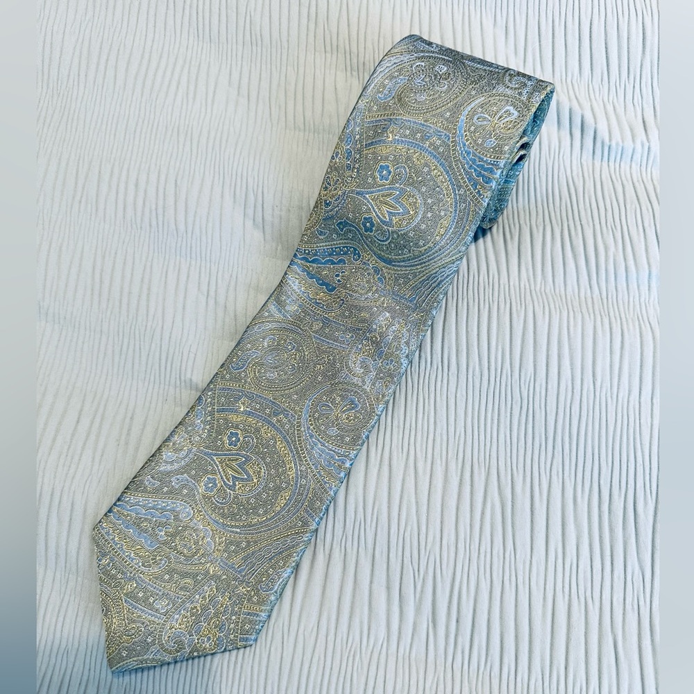 XMI Platinum Light Blue and Green Tones Paisley 100% Silk Tie / Used